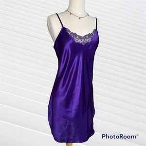 💜 Vintage 90s Deep Purple Satin Slip with Lace Neckline Medium